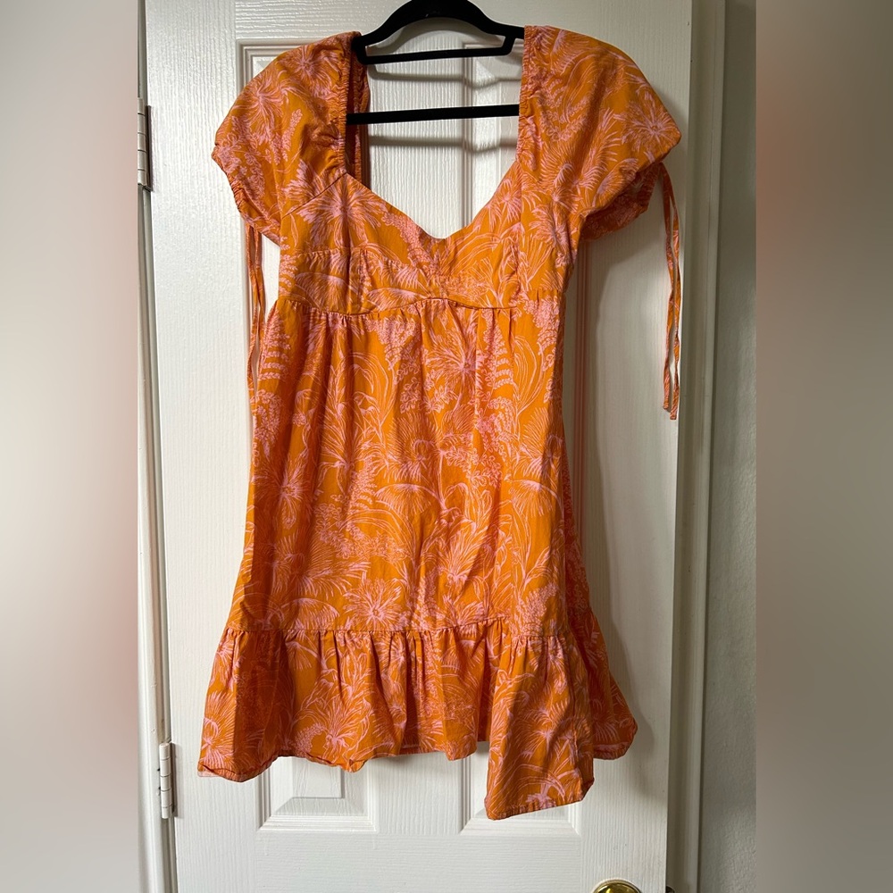 Mini dress with short puff sleeves